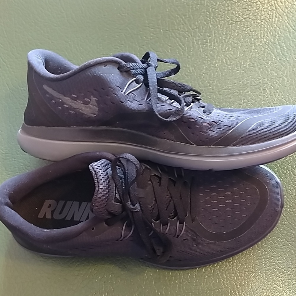 Nike tennis shoes